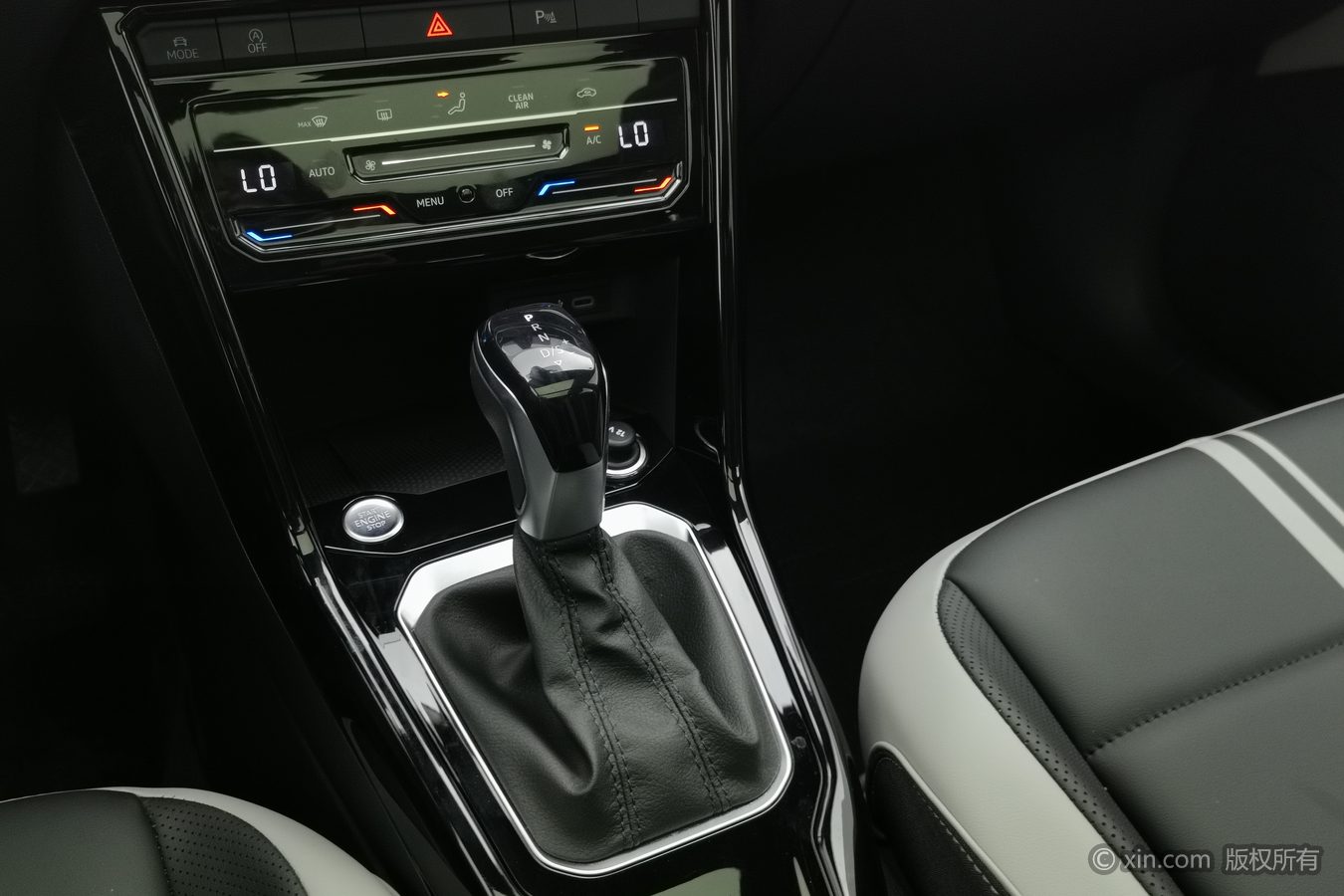 Volkswagen T-Roc 2025 car image #14