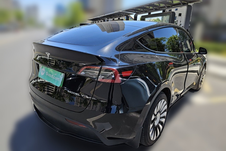 Tesla Model Y 2023 #5 Tesla Model Y 2023 car image #5