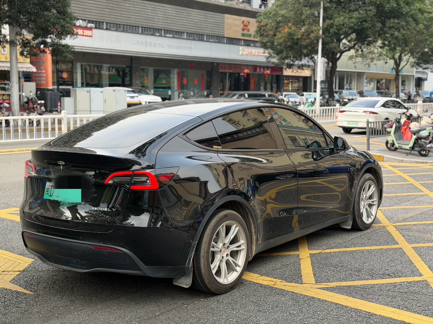 Tesla Model Y 2022 #4 Tesla Model Y 2022 car image #4