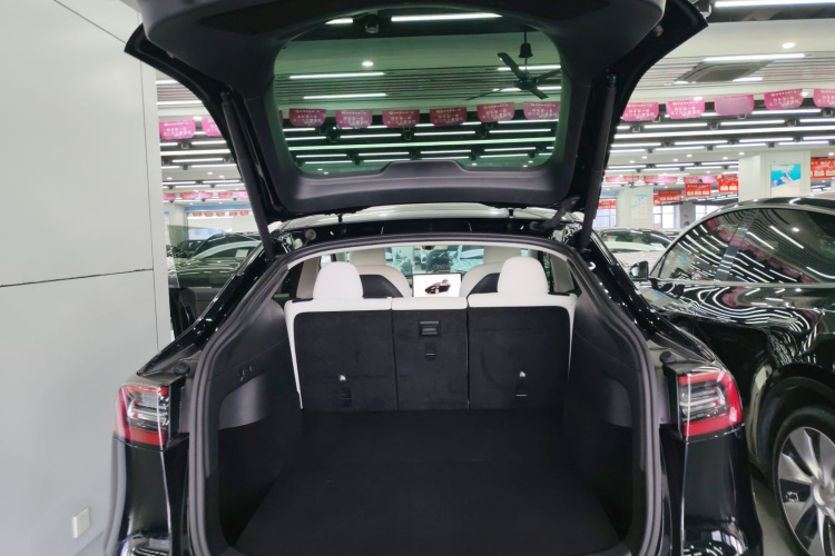 Tesla Model Y 2022 #19 Tesla Model Y 2022 car image #19