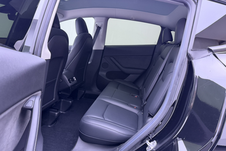 Tesla Model Y 2023 #8 Tesla Model Y 2023 car image #8