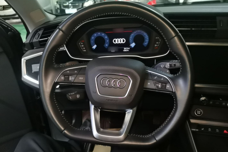 Audi Q3 2021 car image #11