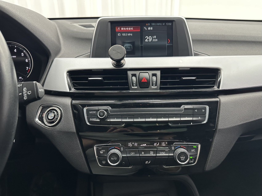 BMW X1 2018 #9 BMW X1 2018 صورة سيارة #9