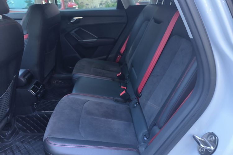 Audi Q3 2019 car image #13