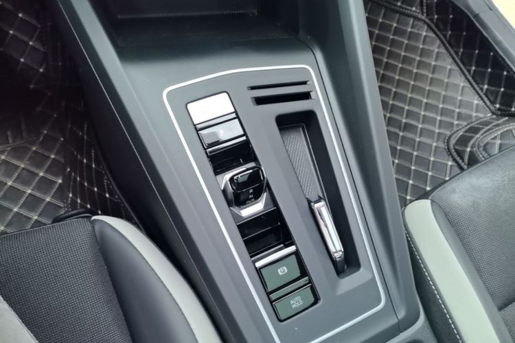 Volkswagen Golf 2022 imagem de carro #14