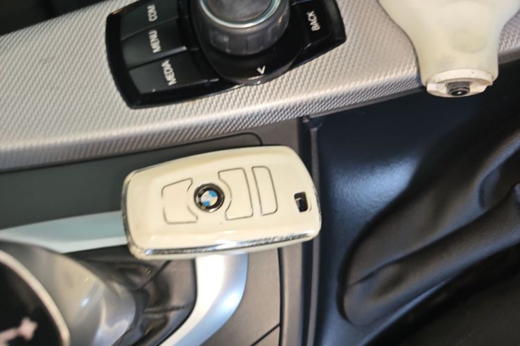 BMW 3 Series 2018 #9 BMW 3 Series 2018 car image #9