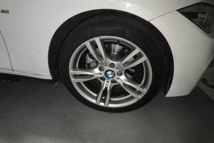 BMW 3 Series 2018 car image #9