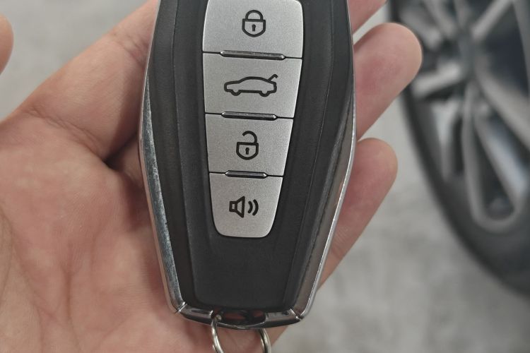 GEELY Emgrand 2020 #9 GEELY Emgrand 2020 car image #9