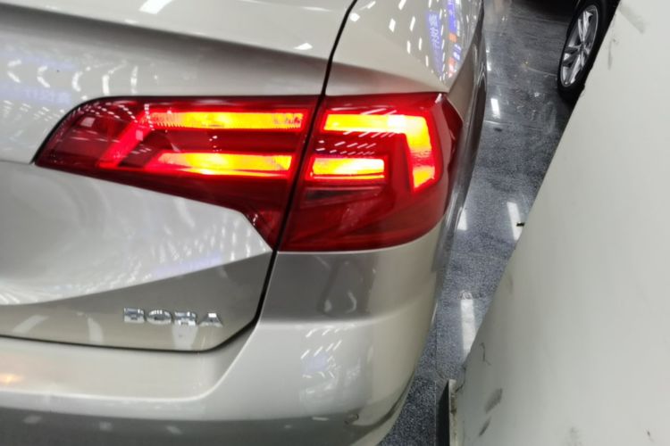 Volkswagen Bora 2016 car image #8