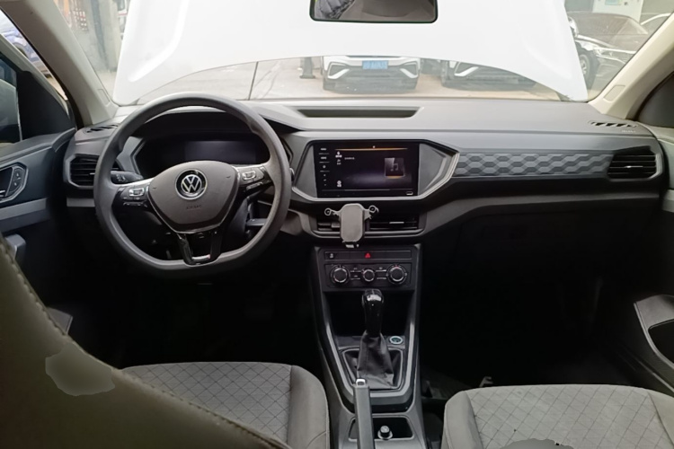 Volkswagen T-Cross 2023 #11 Volkswagen T-Cross 2023 car image #11
