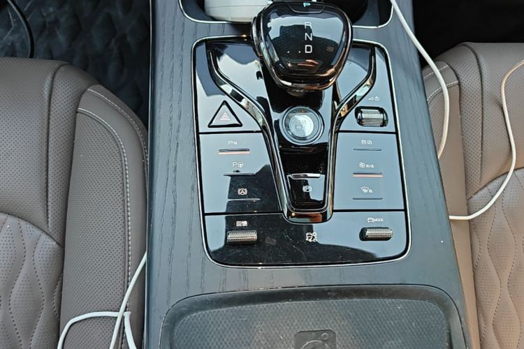 BYD Han 2022 image de voiture #14
