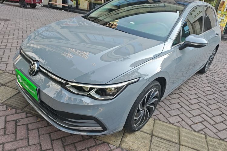 Volkswagen Golf 2023 car image #2