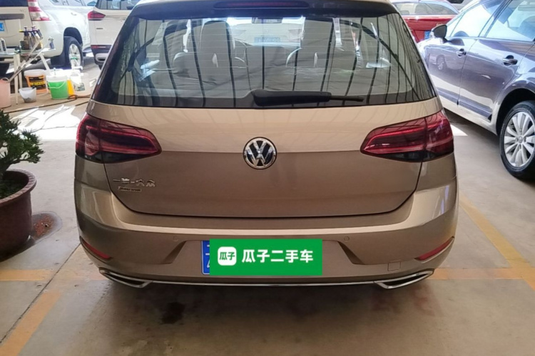Volkswagen Golf 2018 car image #6