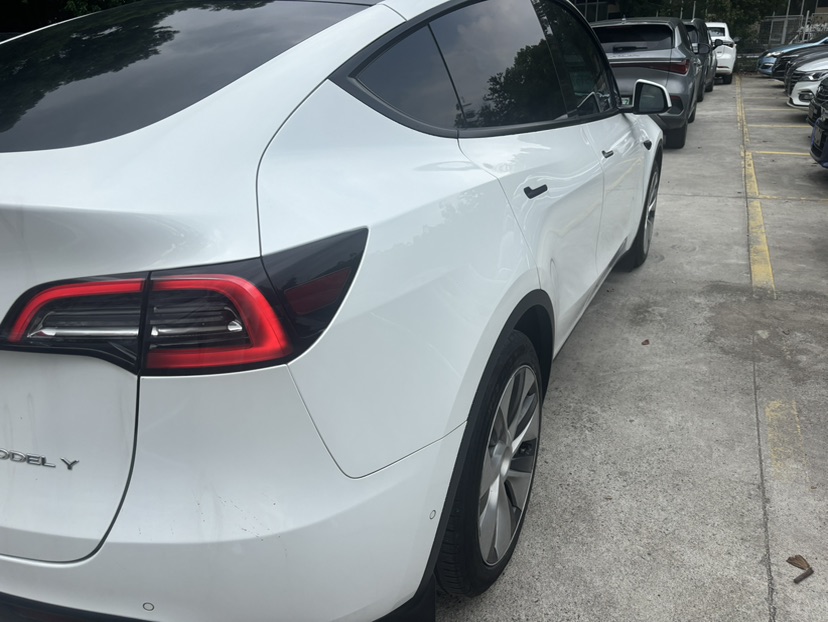 Tesla Model Y 2022 #6 Tesla Model Y 2022 car image #6