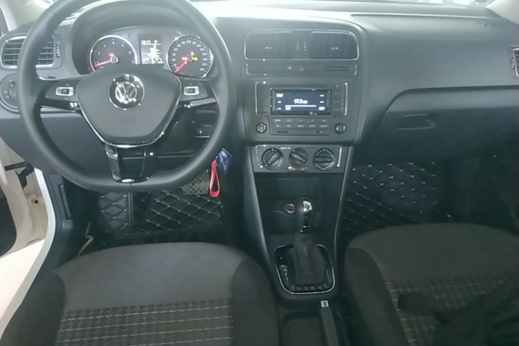 Volkswagen Polo 2017 car image #10