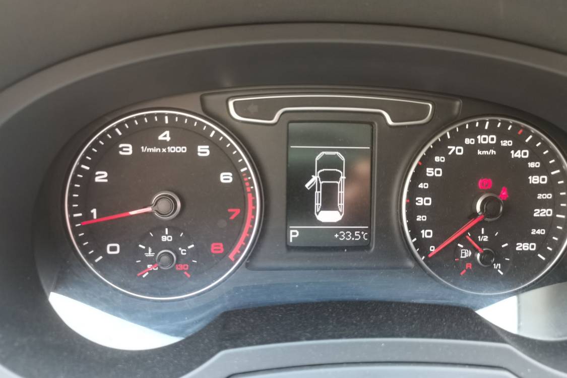 Audi Q3 2014 car image #24