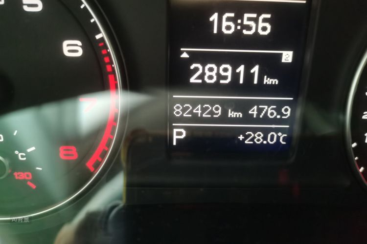 Audi Q3 2017 car image #14