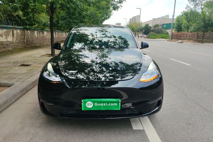Tesla Model Y 2023 #3 Tesla Model Y 2023 car image #3
