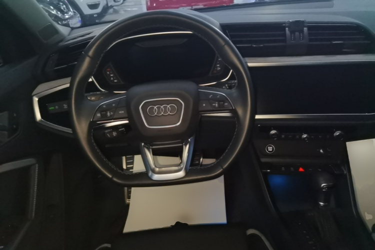 Audi Q3 2024 car image #15