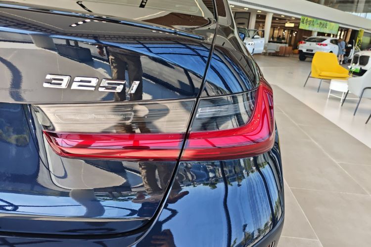 BMW 3 Series 2024 صورة سيارة #8