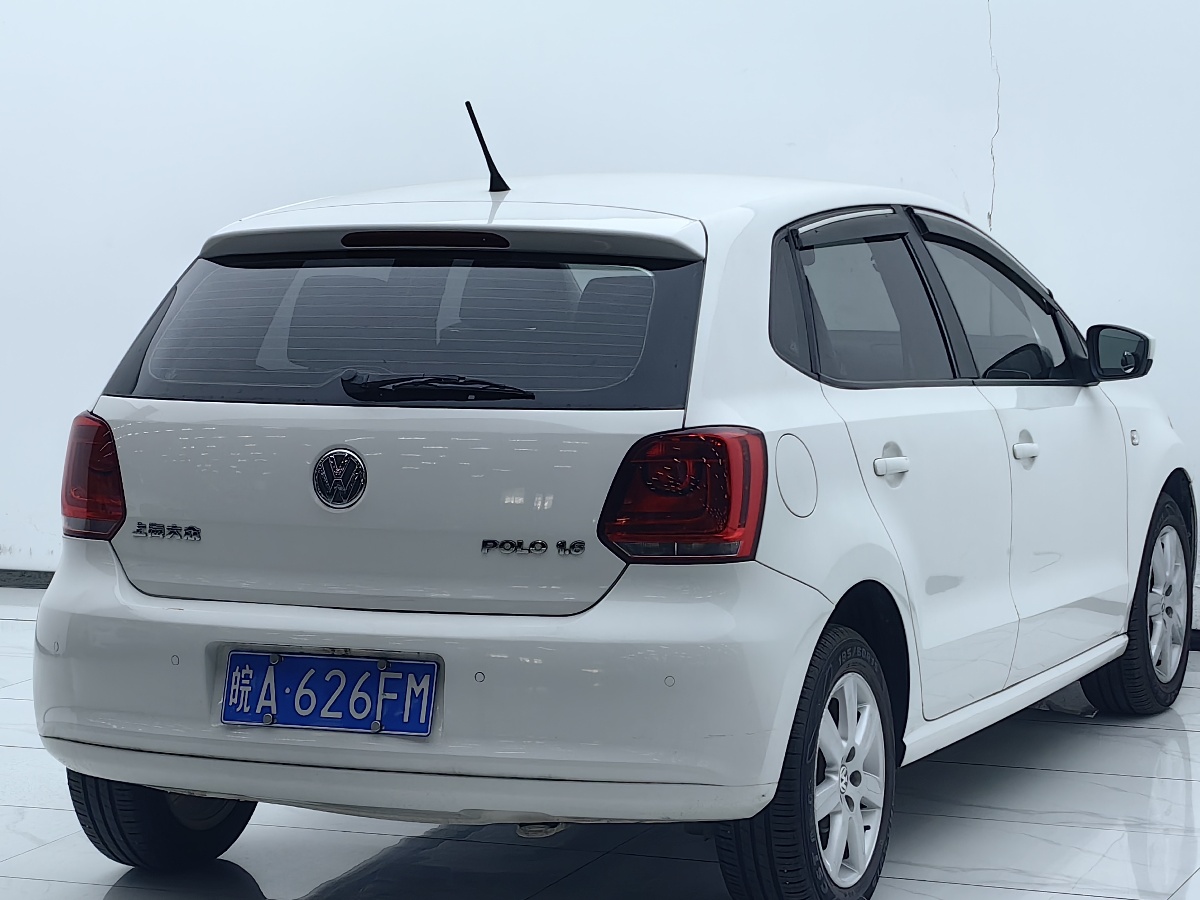 Volkswagen Polo 2014 car image #9