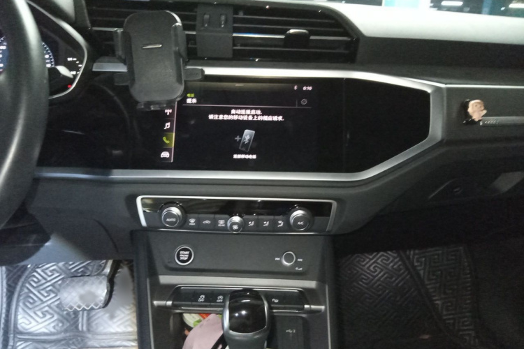 Audi Q3 2021 car image #17