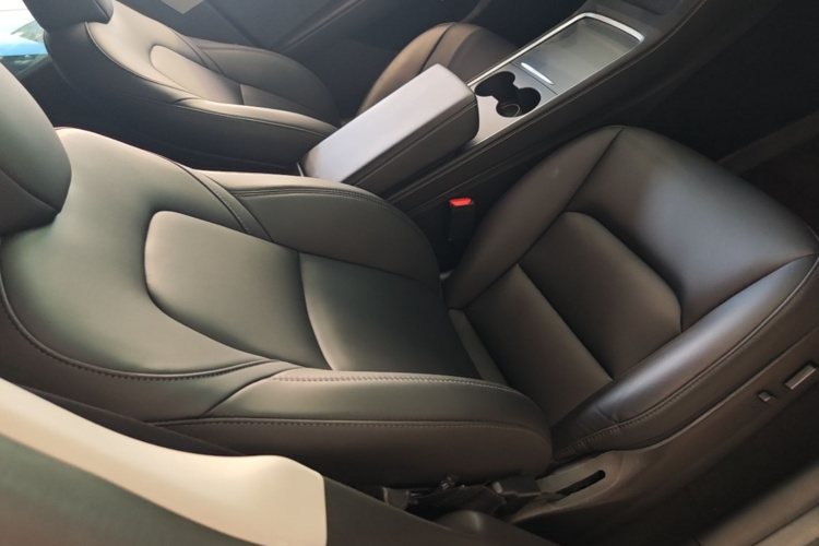 Tesla Model Y 2023 car image #24