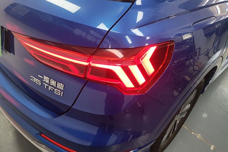 Audi Q3 2021 car image #8