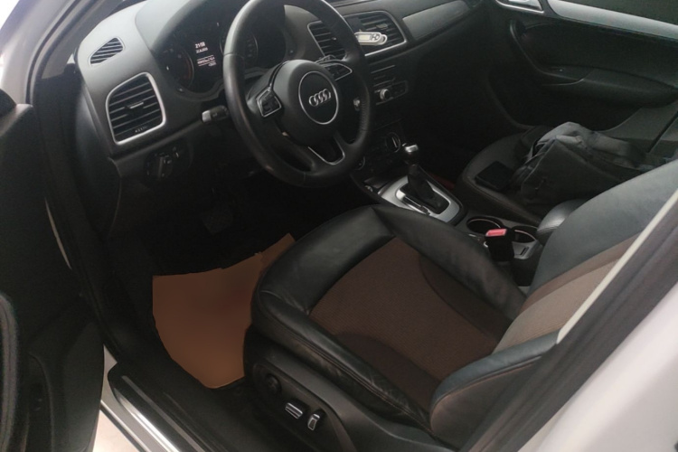 Audi Q3 2017 car image #15