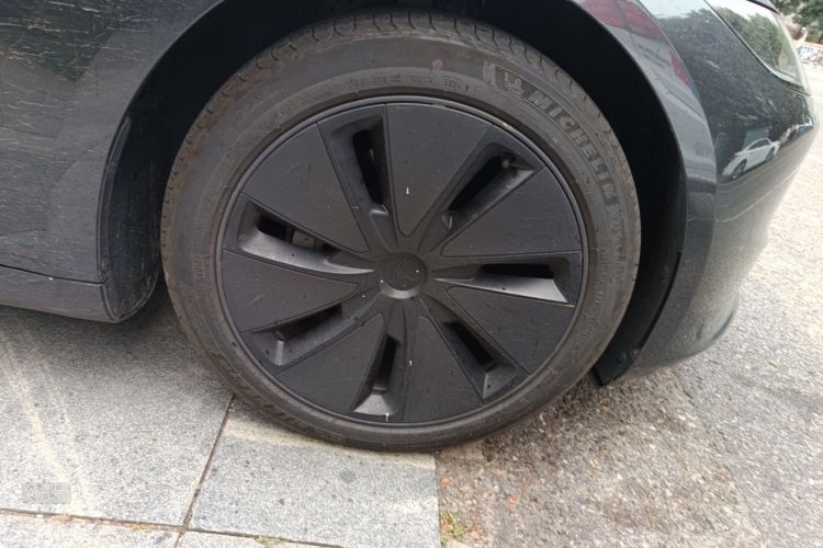 Tesla Model 3 2024 car image #9