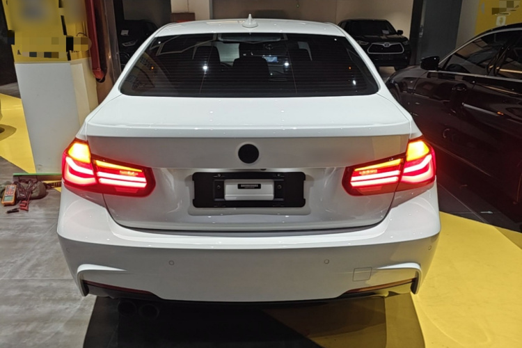 BMW 3 Series 2019 car image #6