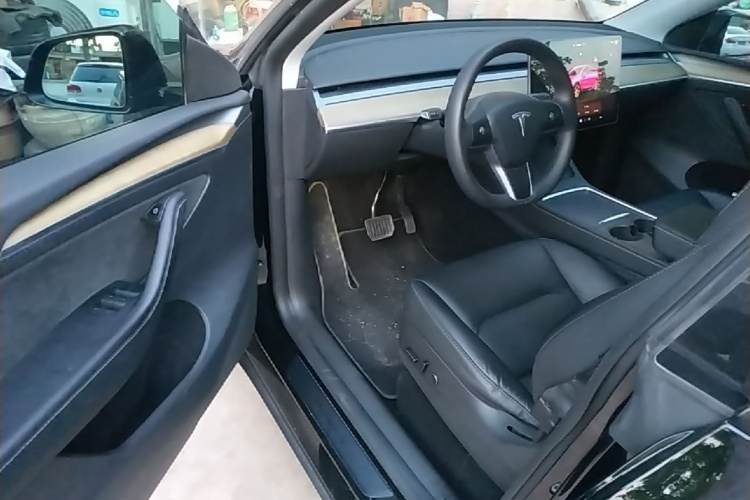 Tesla Model Y 2023 #16 Tesla Model Y 2023 car image #16