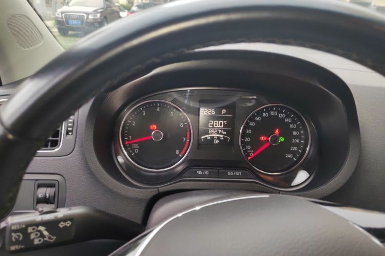 Volkswagen Polo 2018 car image #12