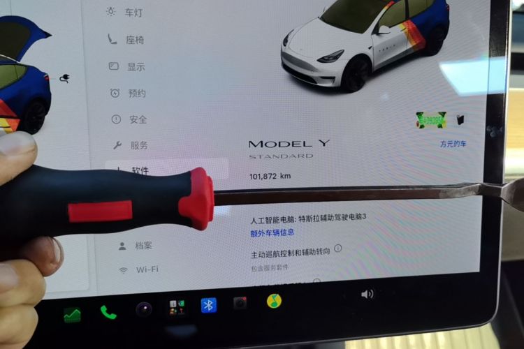 Tesla Model Y 2021 car image #12