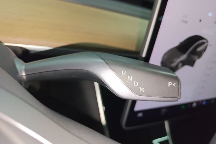 Tesla Model 3 2020 car image #14