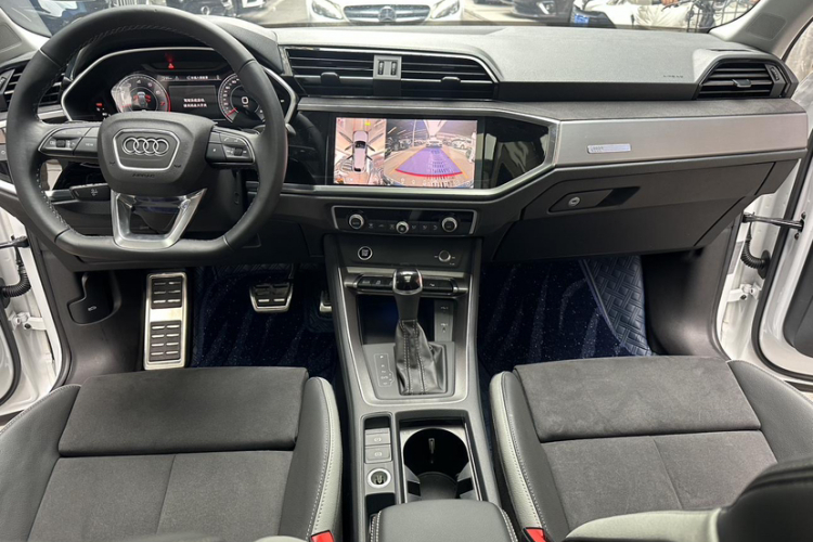 Audi Q3 2022 car image #9