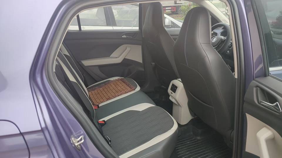 Volkswagen T-Cross 2019 car image #6