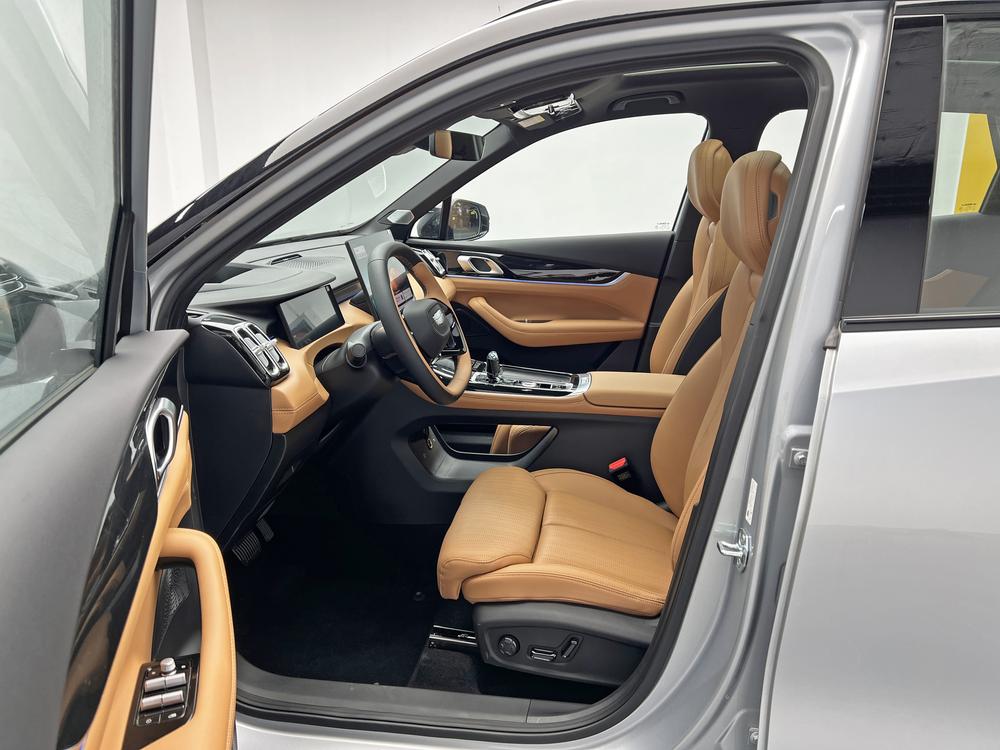GEELY Boyue L 2026 car image #17
