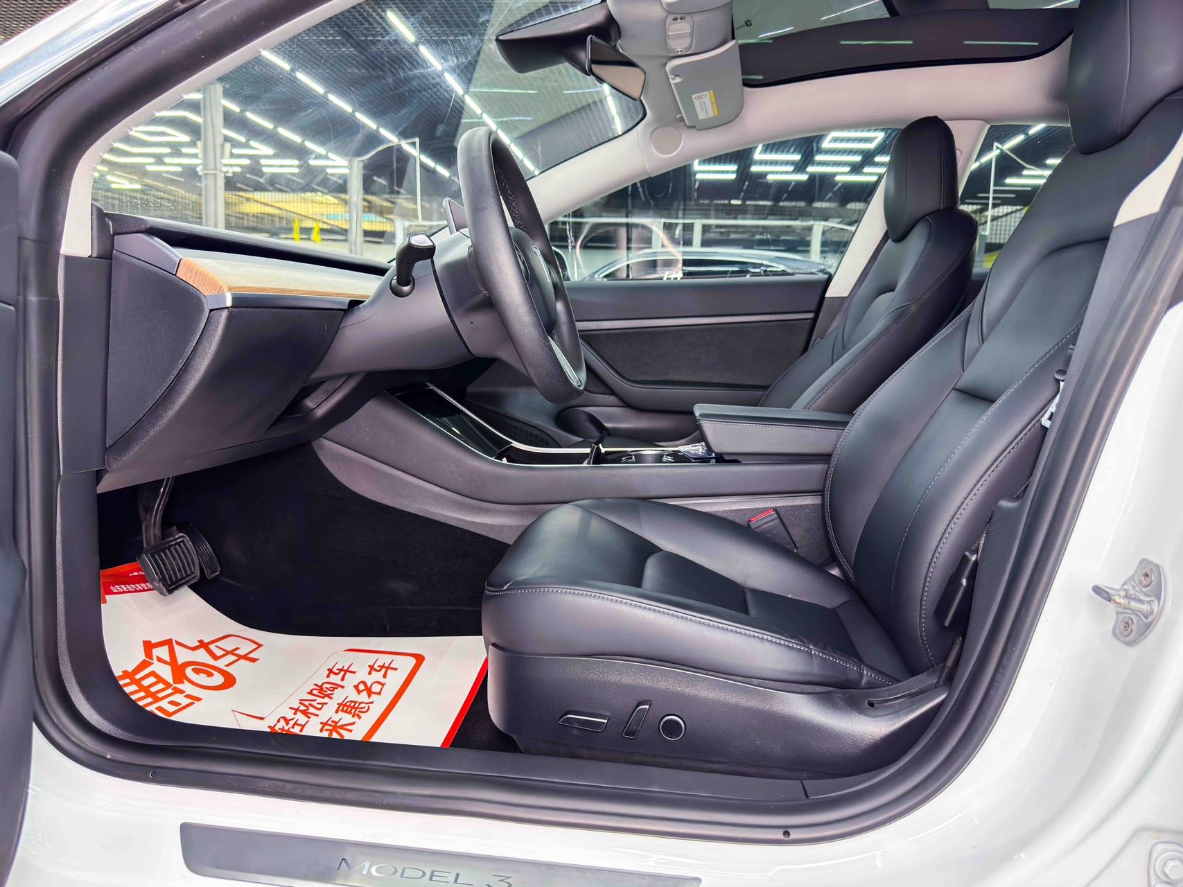 Tesla Model 3 2020 car image #4