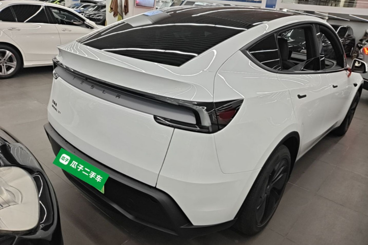 Tesla Model Y 2026 #7 Tesla Model Y 2026 car image #7