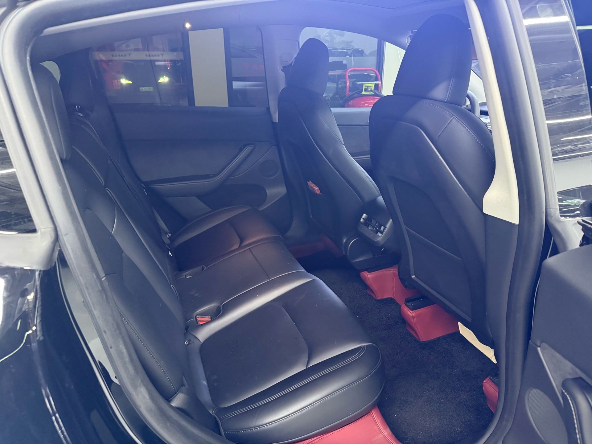Tesla Model Y 2024 #8 Tesla Model Y 2024 car image #8