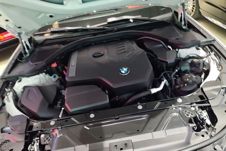 BMW 3 Series 2020 car image #20