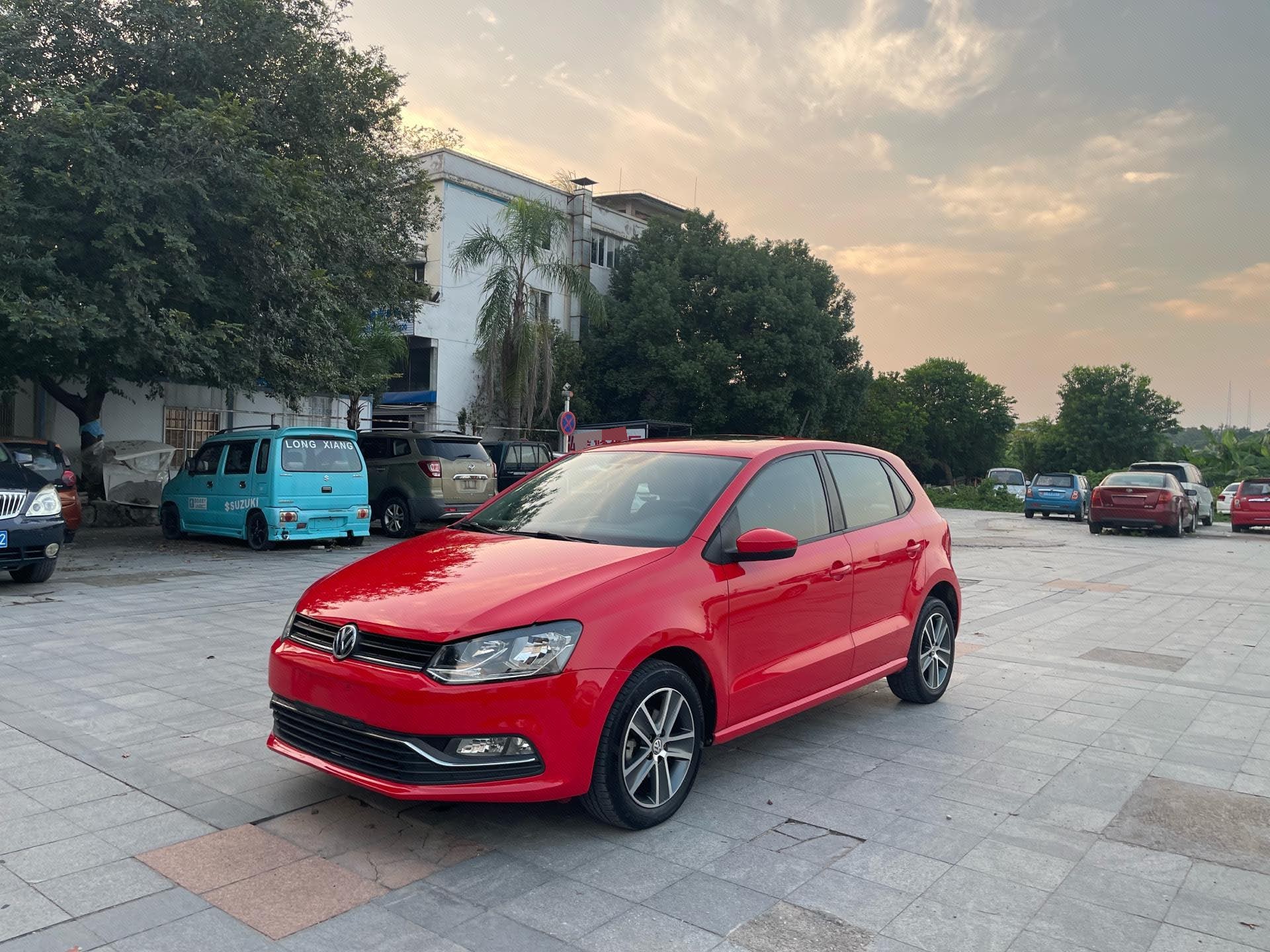 Volkswagen Polo 2016 car image 