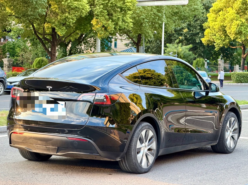 Tesla Model Y 2022 car image #3