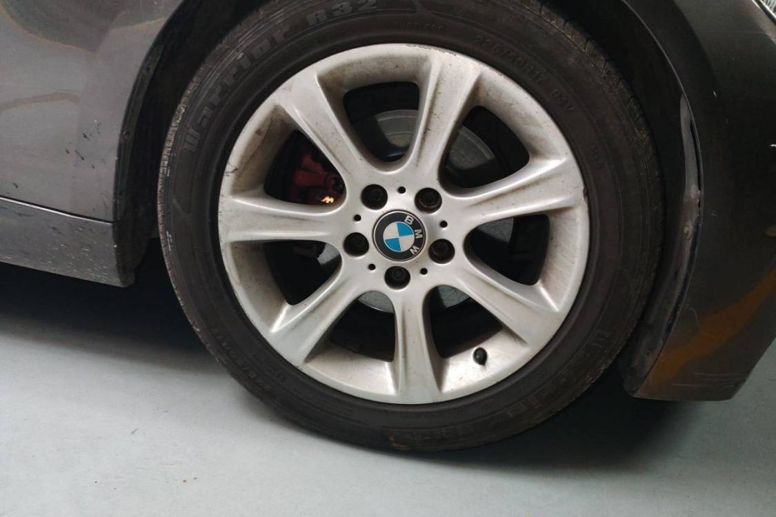 BMW 3 Series 2012 car image #9