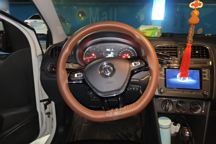Volkswagen Polo 2018 car image #11
