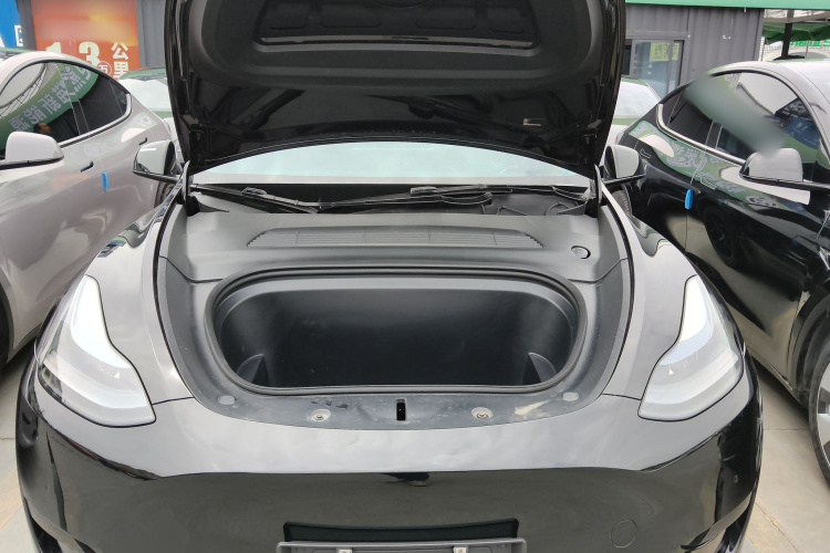 Tesla Model Y 2023 car image #20