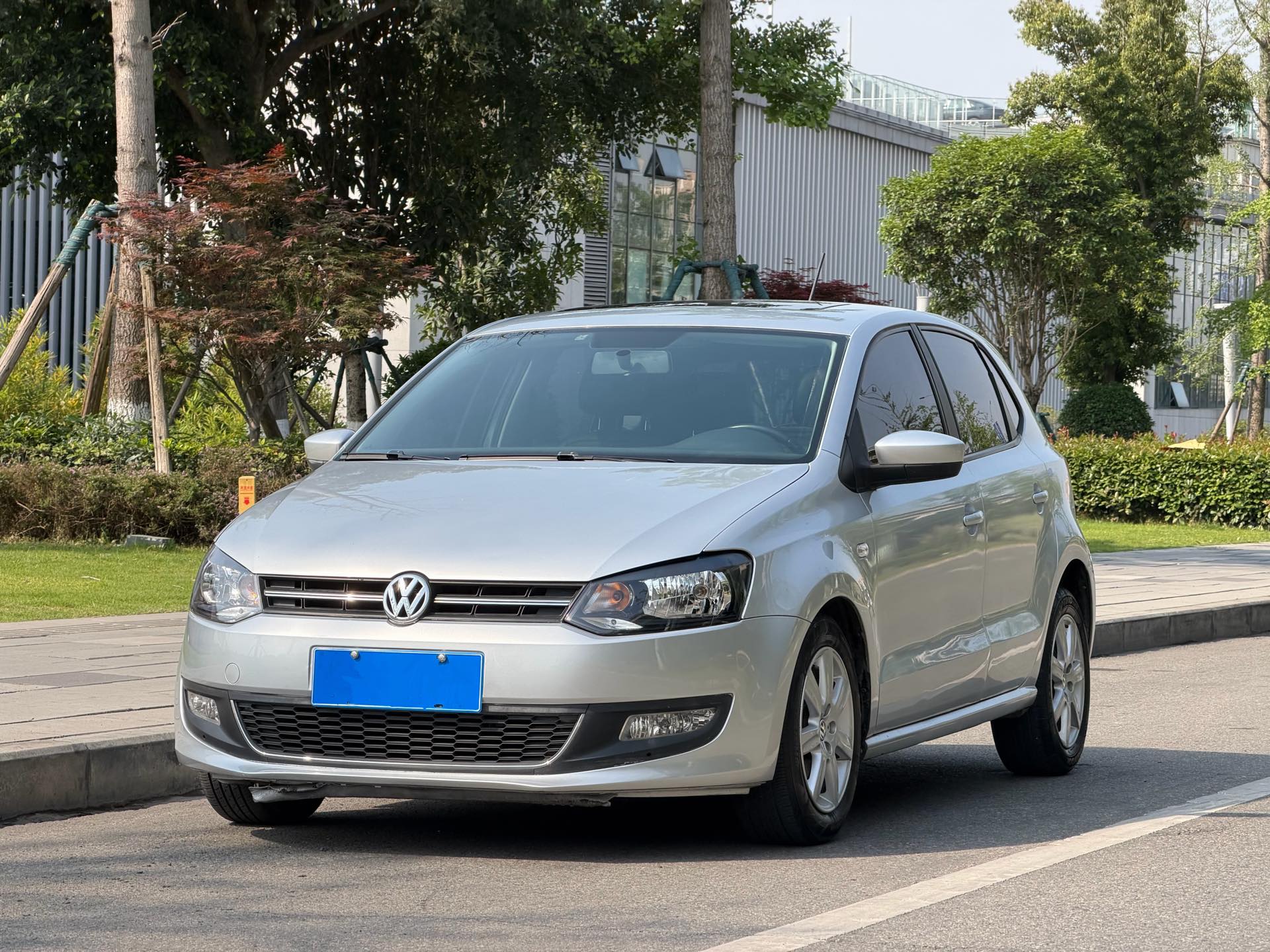 Volkswagen Polo 2011 car image 