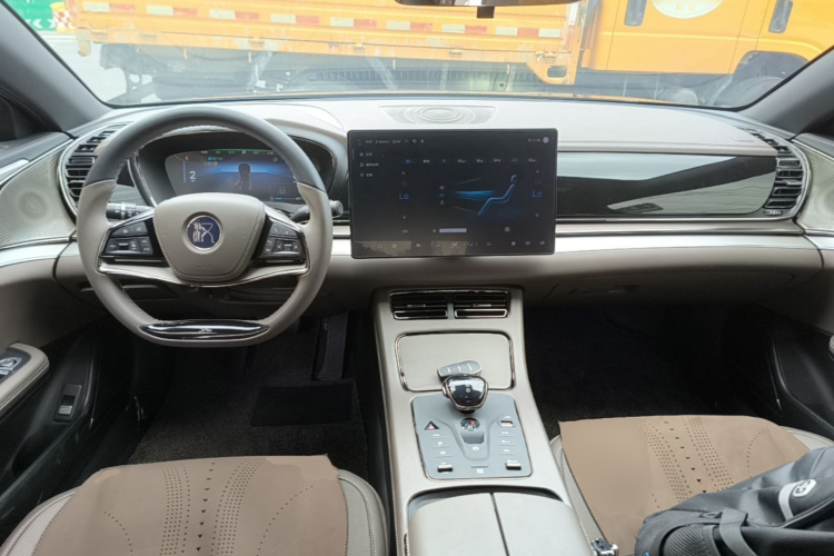 BYD Han 2024 car image #11