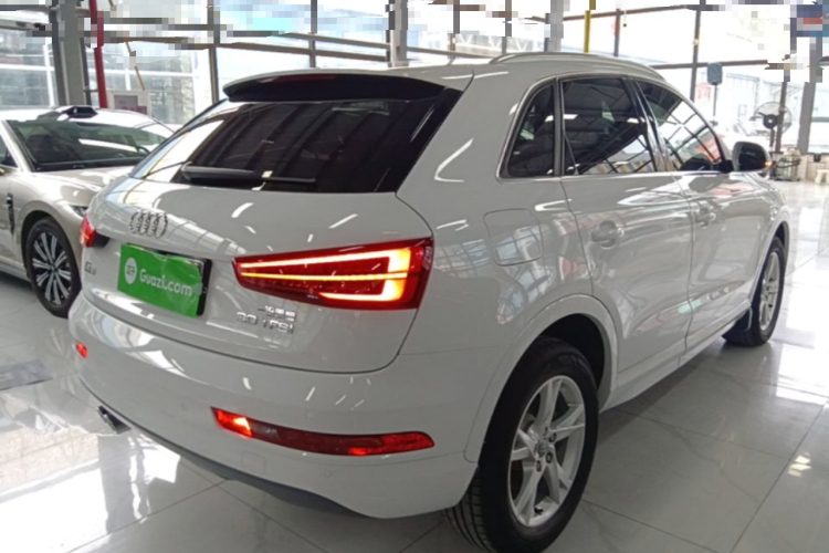 Audi Q3 2018 car image #7